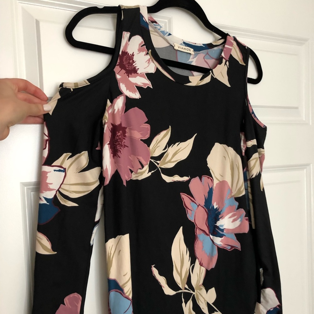 Cold shoulder - Picture 4 of 6